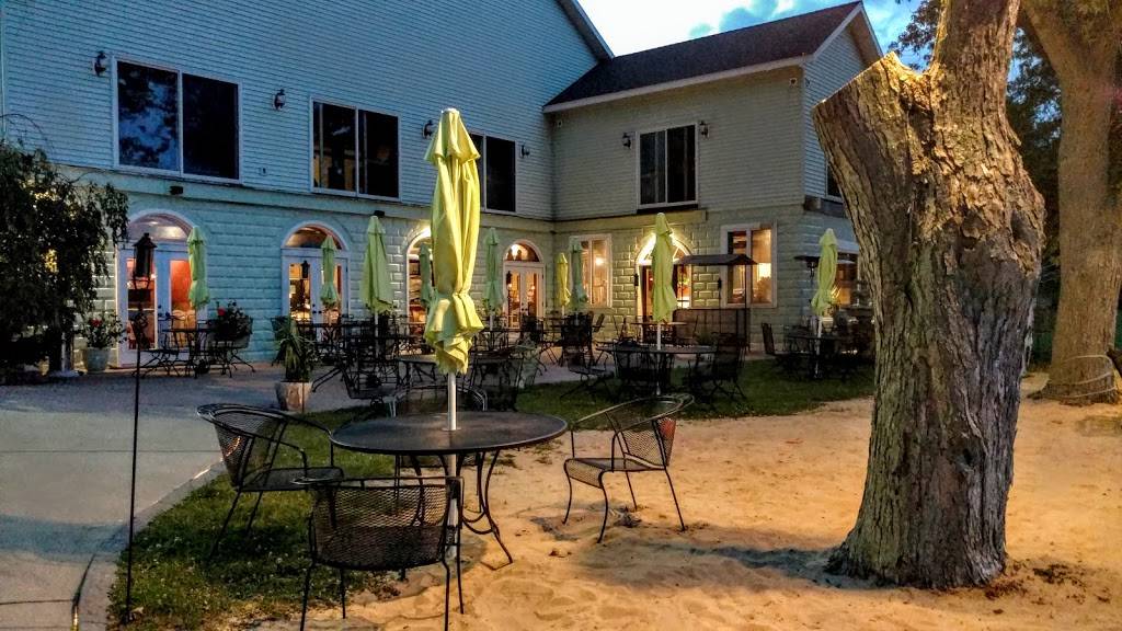 The Waterfront | restaurant | 5713 Beech Ave, Coloma, MI 49038, USA | 2694687777 OR +1 269-468-7777