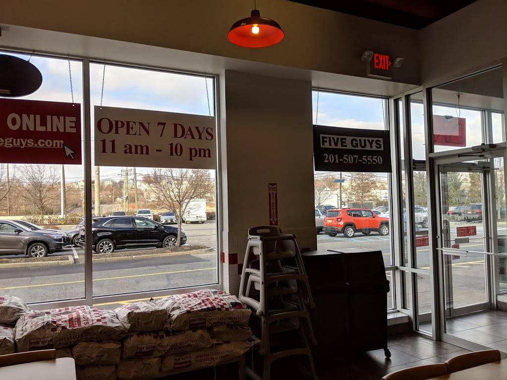 Five Guys | meal takeaway | 54 Route 17 N, East Rutherford, NJ 07073, USA | 2015075550 OR +1 201-507-5550