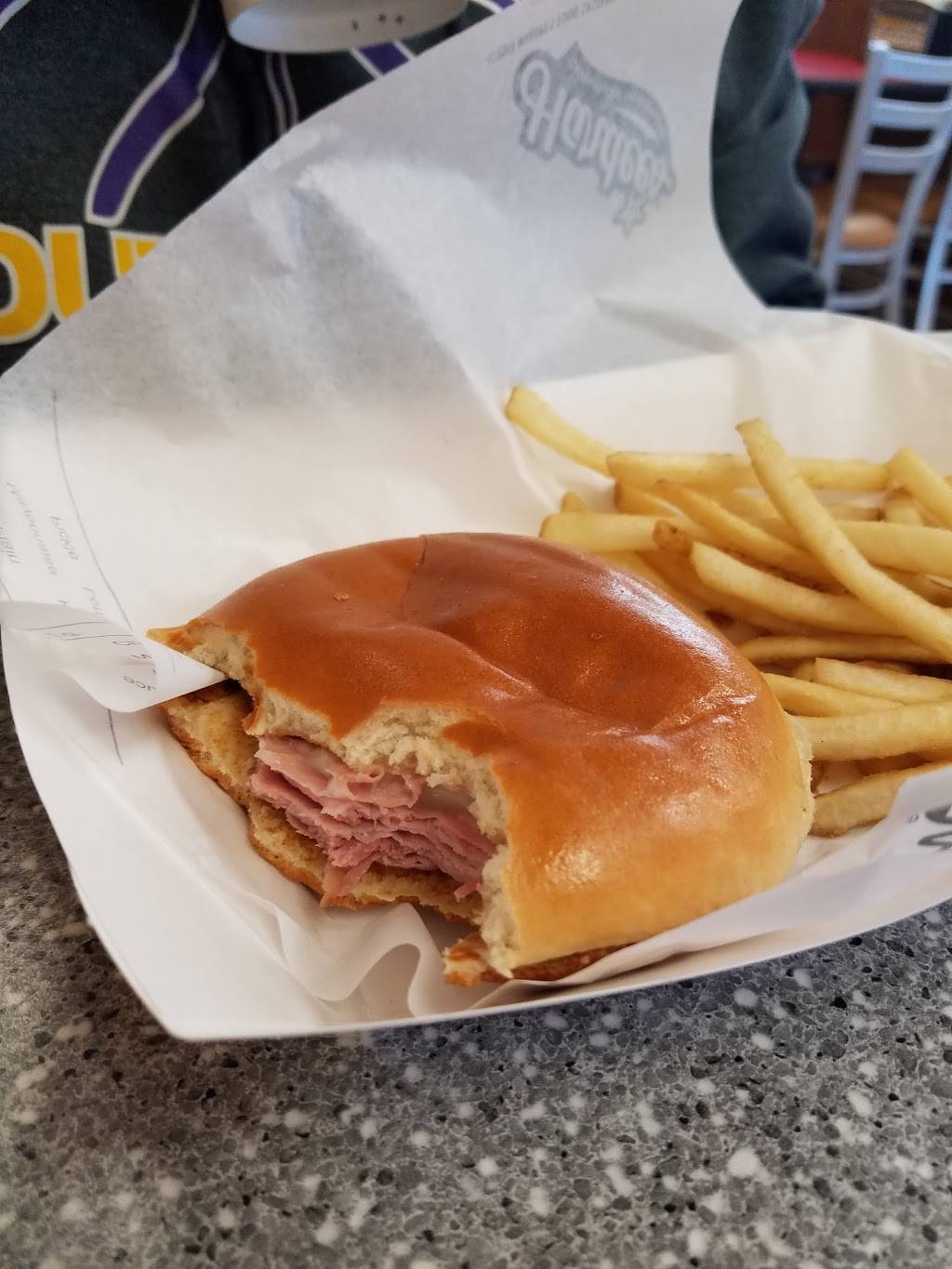 Hardees | restaurant | 734 S 11th St, Niles, MI 49120, USA | 2696845470 OR +1 269-684-5470