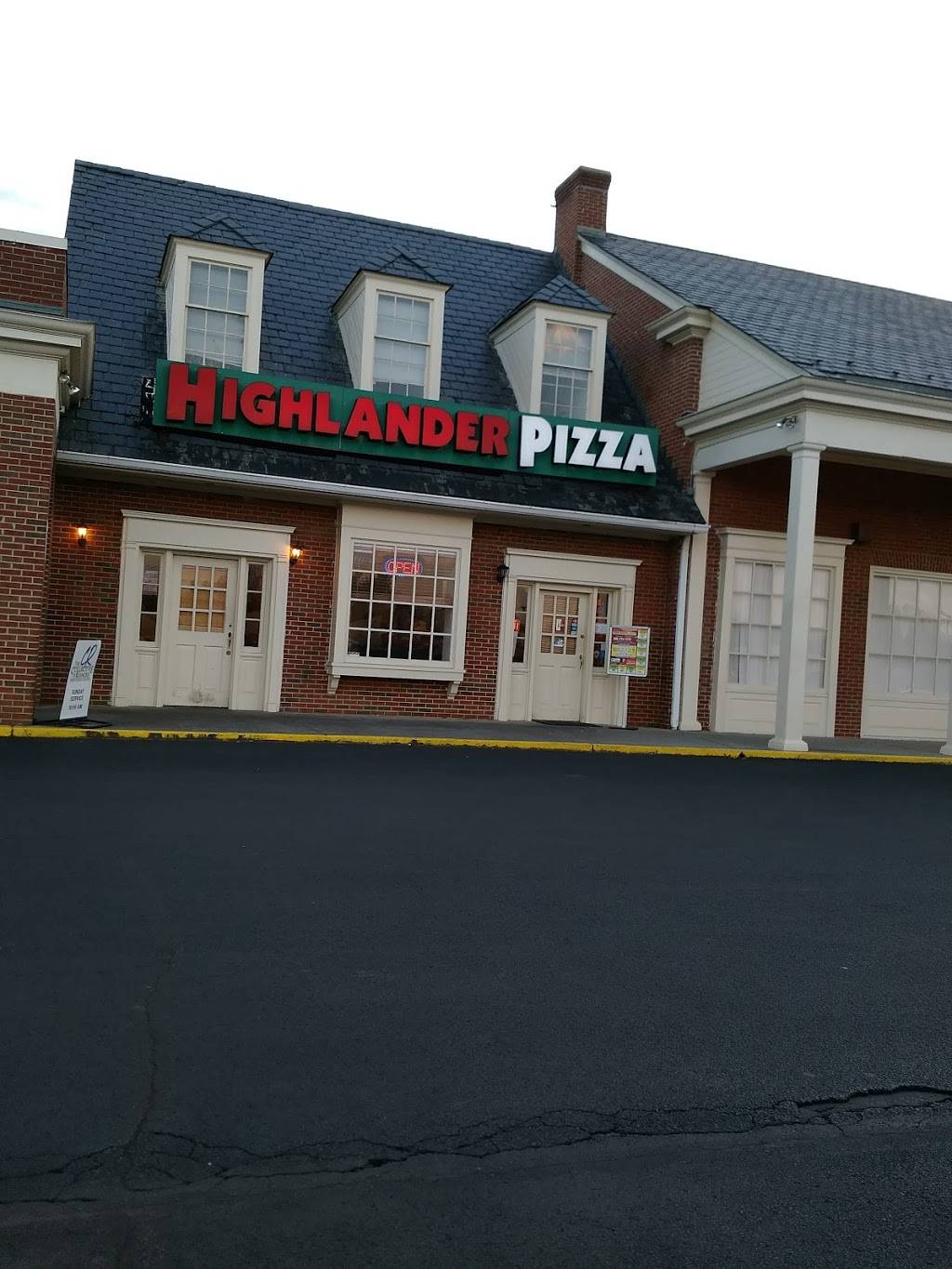 Highlander Pizza | restaurant | 2043 Electric Rd, Cave Spring, VA 24018, USA | 5407747777 OR +1 540-774-7777