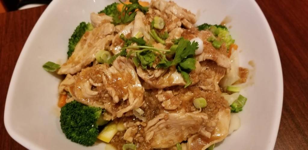 Banana Blossom | restaurant | 2800 Clinton Ave, Cleveland, OH 44113, USA | 2166965529 OR +1 216-696-5529