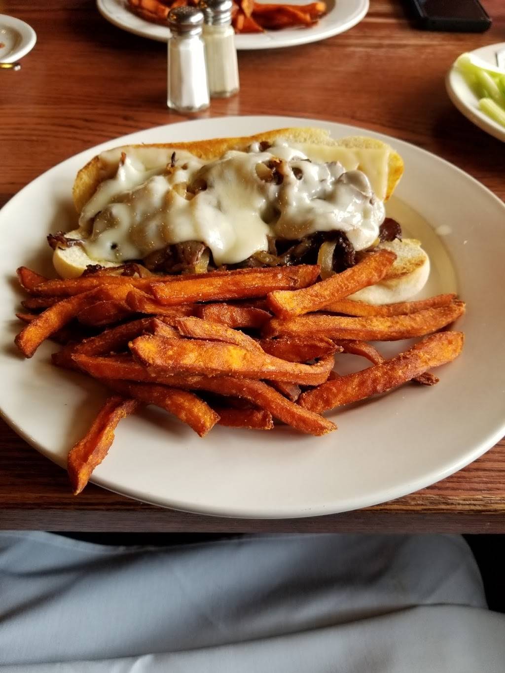 The Brewmasters Tavern | restaurant | 4 Main St, Williamsburg, MA 01096, USA | 4132687741 OR +1 413-268-7741