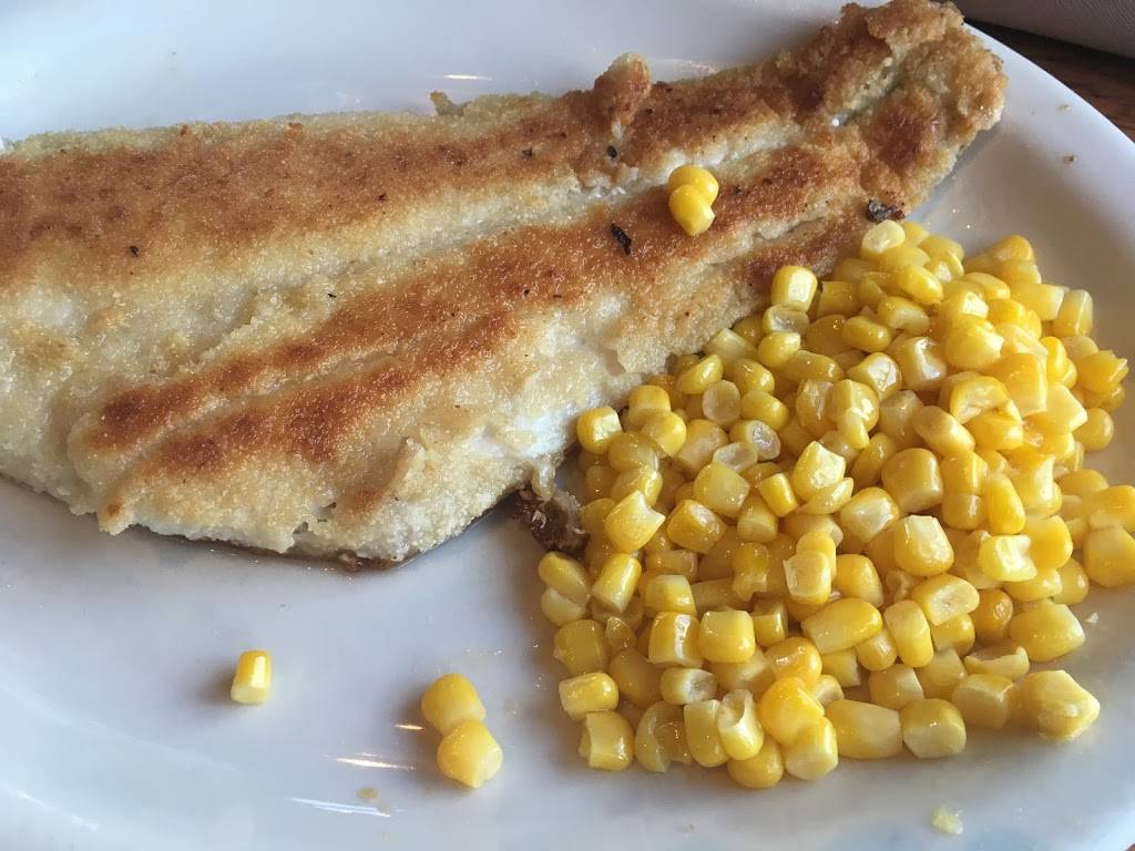 Cracker Barrel Old Country Store | restaurant | 2494 Airport Rd, Jackson, MI 49202, USA | 5177835300 OR +1 517-783-5300