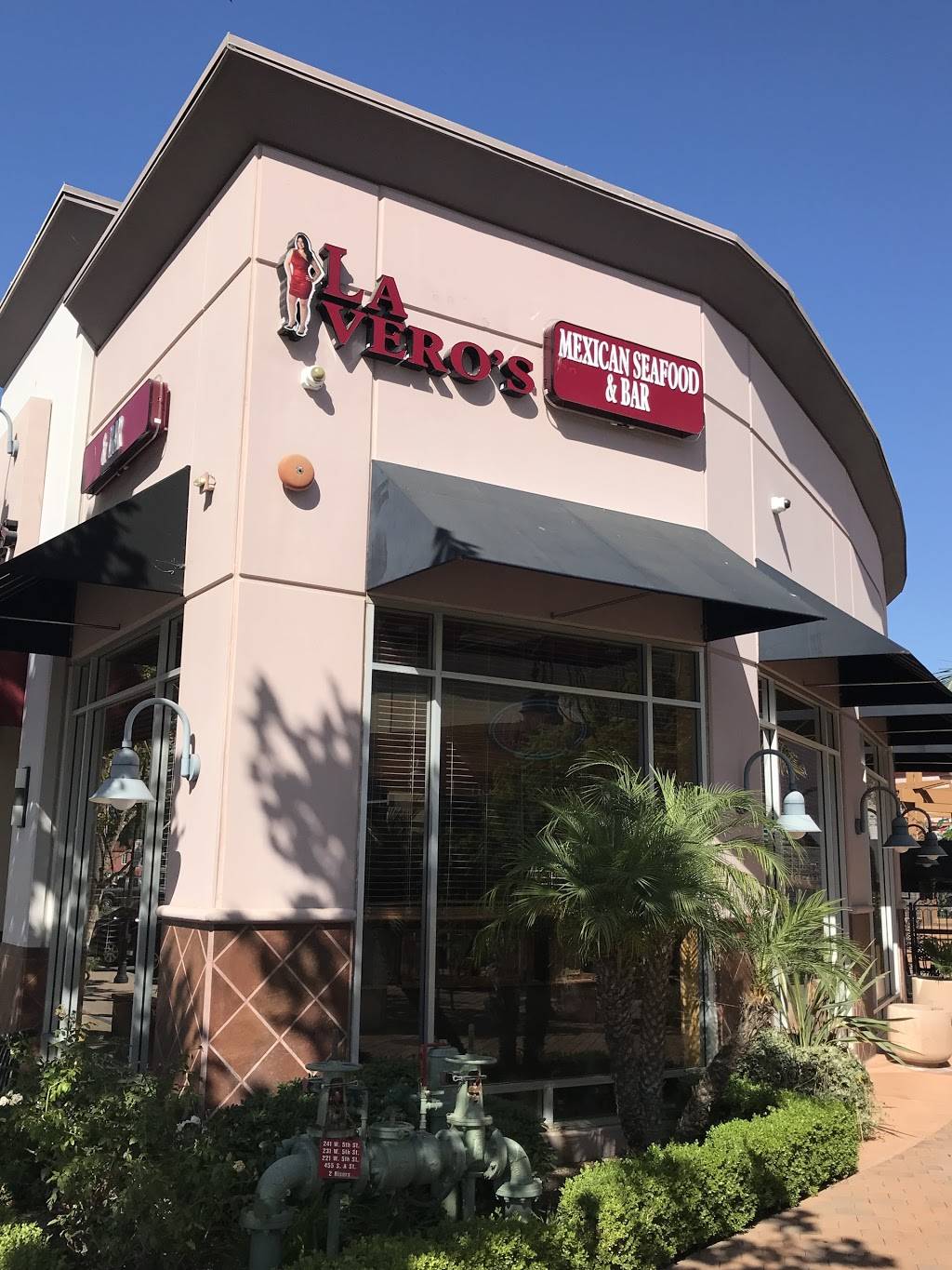 La Veros Mexican Seafood & Bar | restaurant | 231 W 5th St, Oxnard, CA 93030, USA | 8052407604 OR +1 805-240-7604