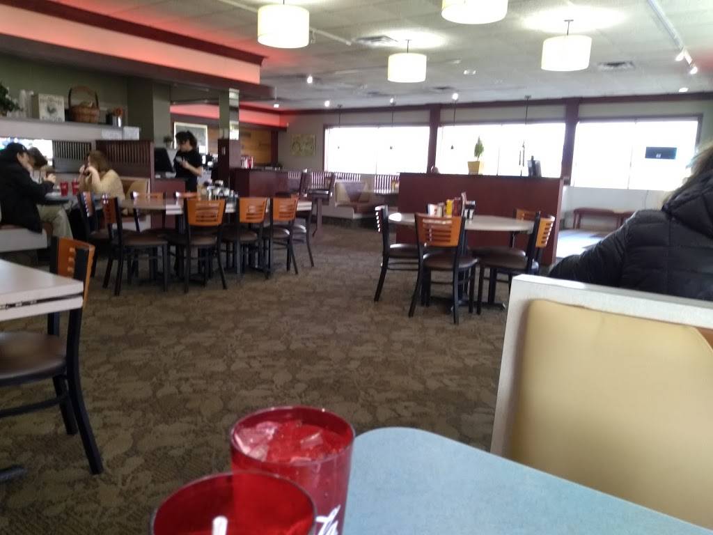 Leos Coney Island | restaurant | 28501 Hoover Rd, Warren, MI 48093, USA | 5869202933 OR +1 586-920-2933