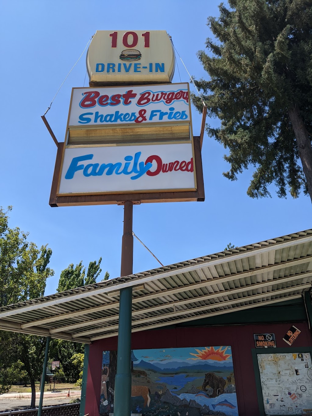 101 Drive-In | restaurant | 100 N Main St, Willits, CA 95490, USA | 7074591010 OR +1 707-459-1010