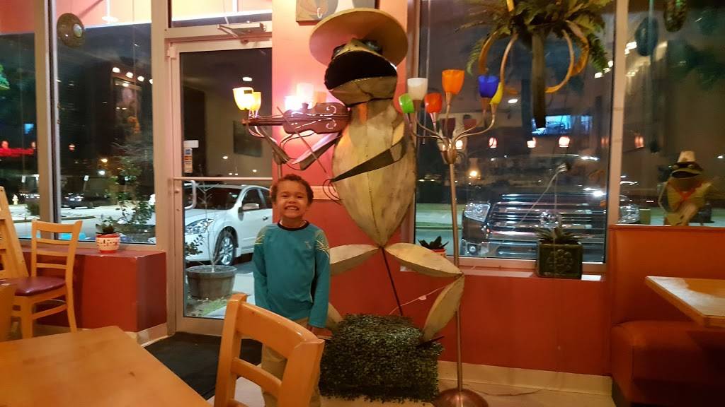 Sin Fronteras Cafe | restaurant | 7748 Ritchie Hwy, Glen Burnie, MD 21061, USA | 4104242022 OR +1 410-424-2022