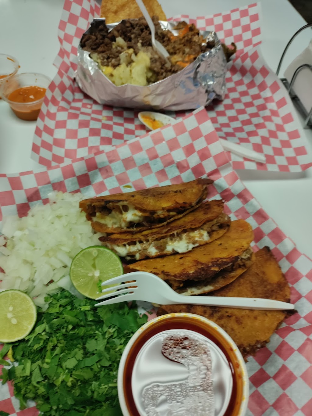 Tacos Alex | restaurant | 688 E Grant St, Roma, TX 78584, USA | 9562089984 OR +1 956-208-9984