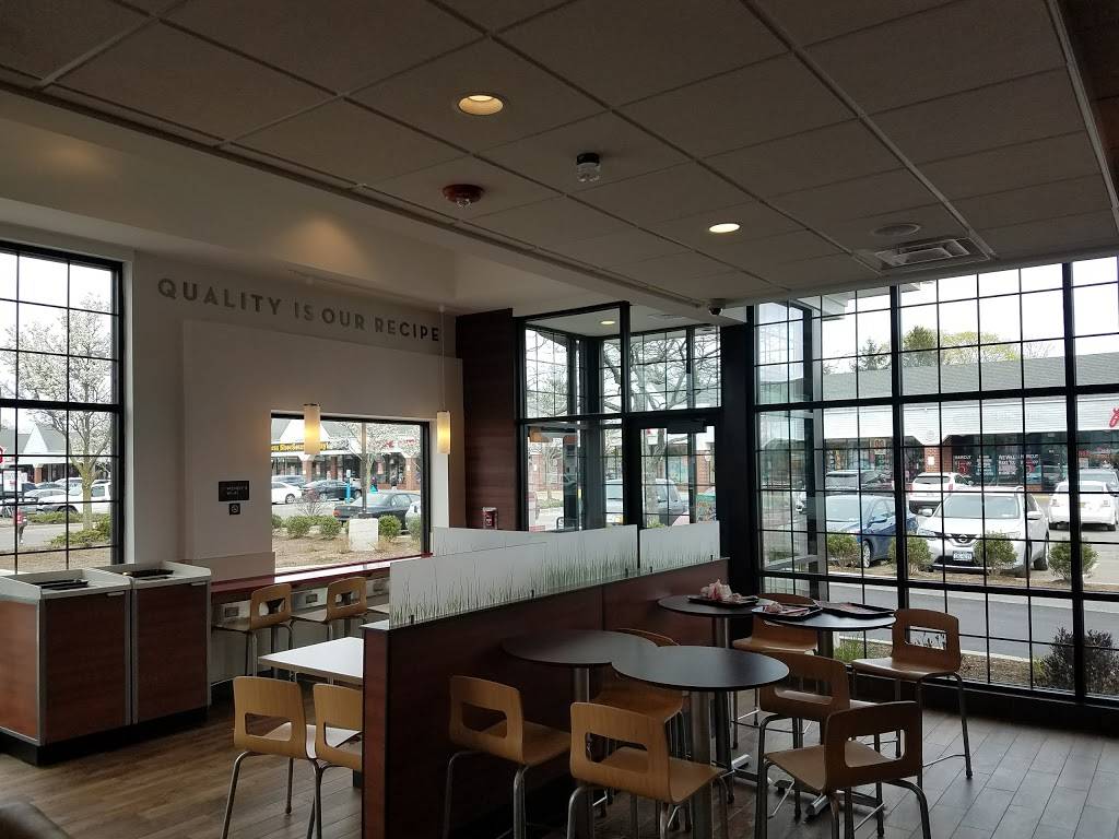 Wendys | restaurant | 37 Wicks Rd, Brentwood, NY 11717, USA | 6312313649 OR +1 631-231-3649