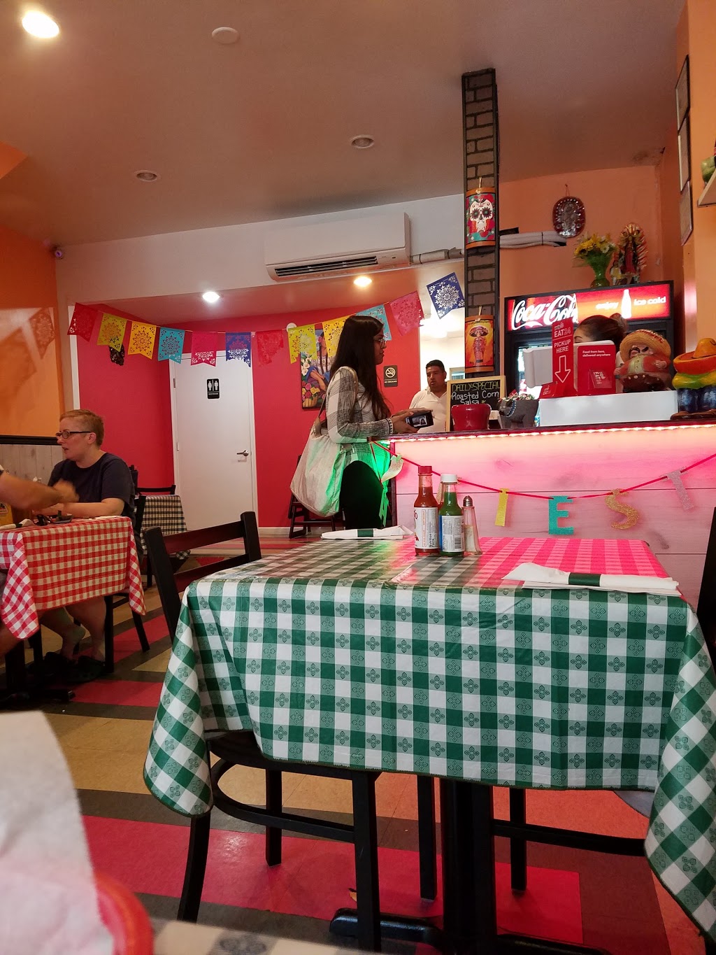 Ticos Tacos Tex Mex | restaurant | 1627 South St, Philadelphia, PA 19146, USA | 2155462122 OR +1 215-546-2122