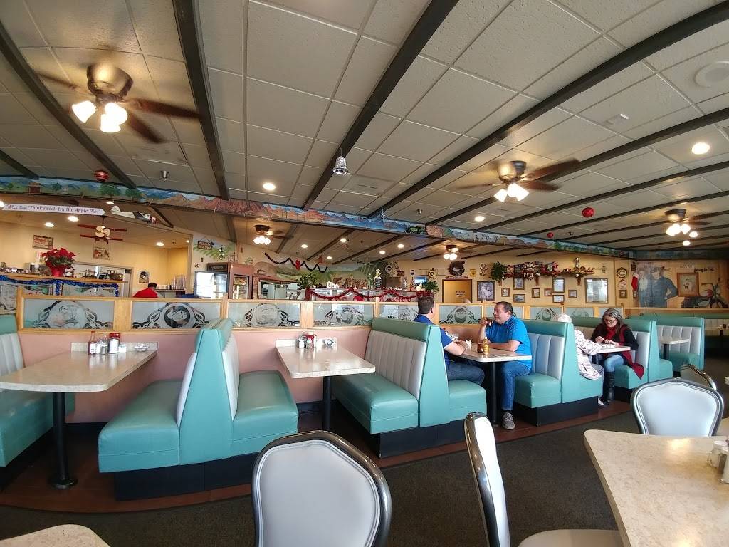 Apple Annies | restaurant | 1165 N Blackstone St, Tulare, CA 93274, USA | 5596863411 OR +1 559-686-3411