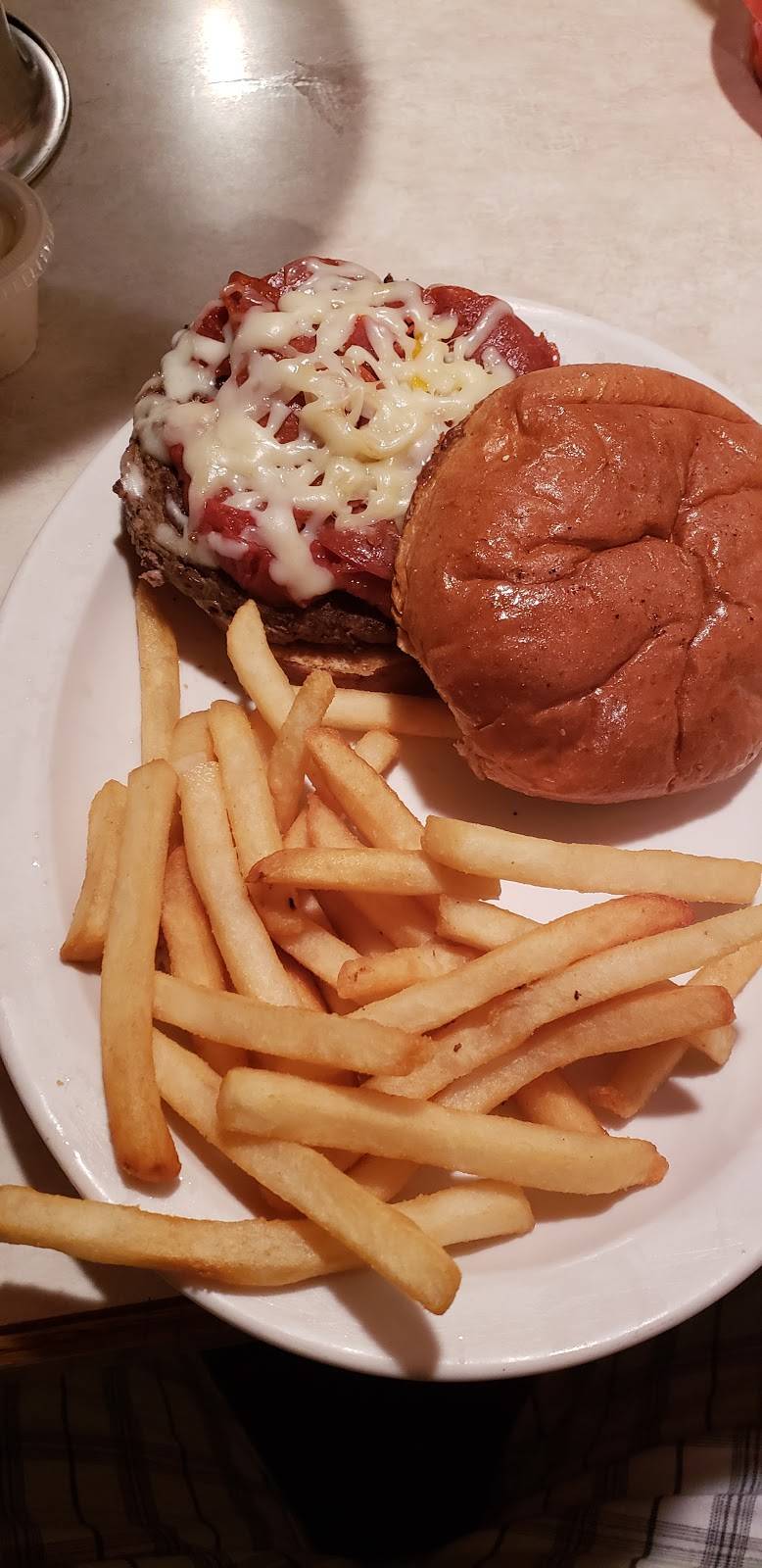 B-Line Bar & Grill | restaurant | 5960 Pinckney Rd, Howell, MI 48843, USA | 5175469122 OR +1 517-546-9122