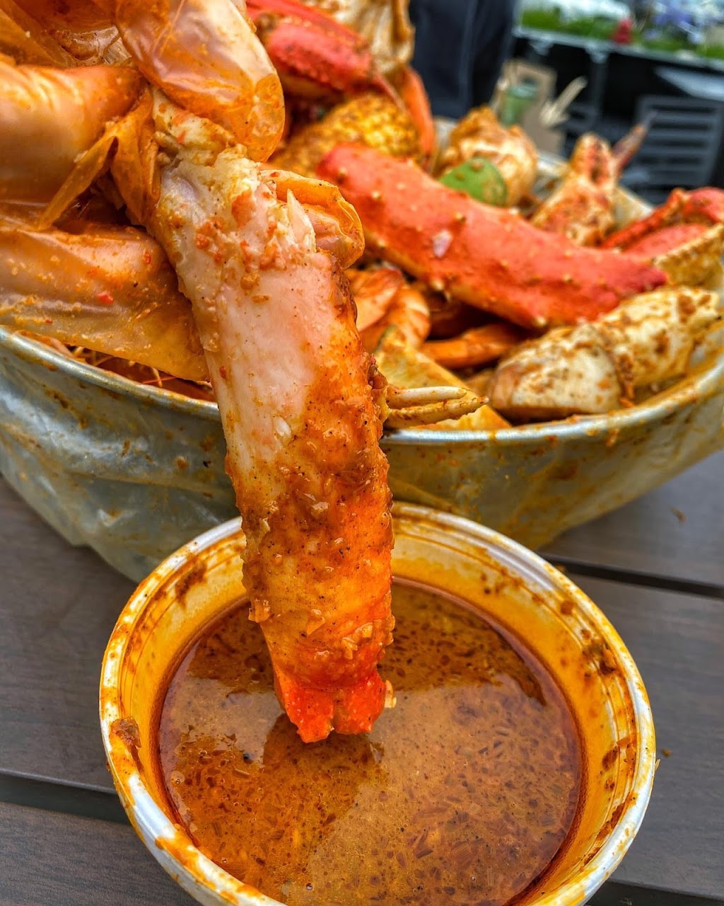 The Saucy Crawfish Seafood Wings and Bar | restaurant | 926 E Fowler Ave, Tampa, FL 33612, USA | 8135787906 OR +1 813-578-7906