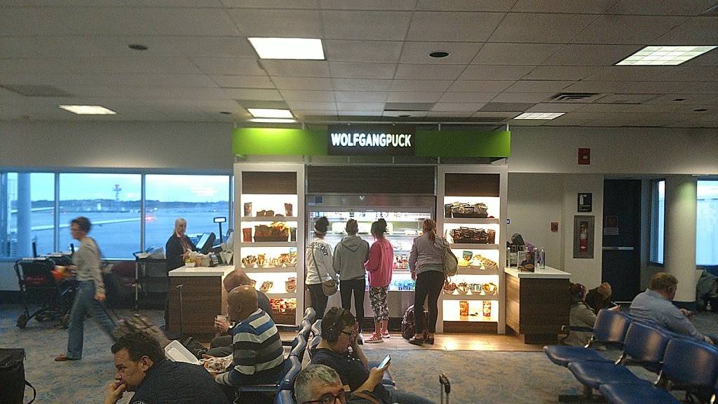 Wolfgang Puck Express | restaurant | 5501 Josh Birmingham Pkwy, Charlotte, NC 28208, USA | 7043594013 OR +1 704-359-4013