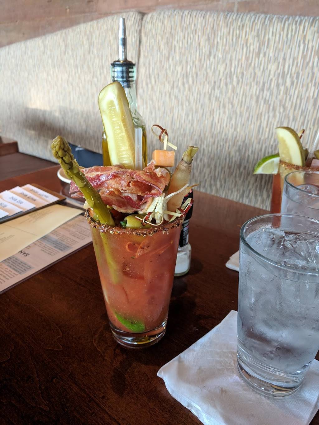 Blue Water Grill | restaurant | 5180 Northland Dr NE, Grand Rapids, MI 49525, USA | 6163635900 OR +1 616-363-5900