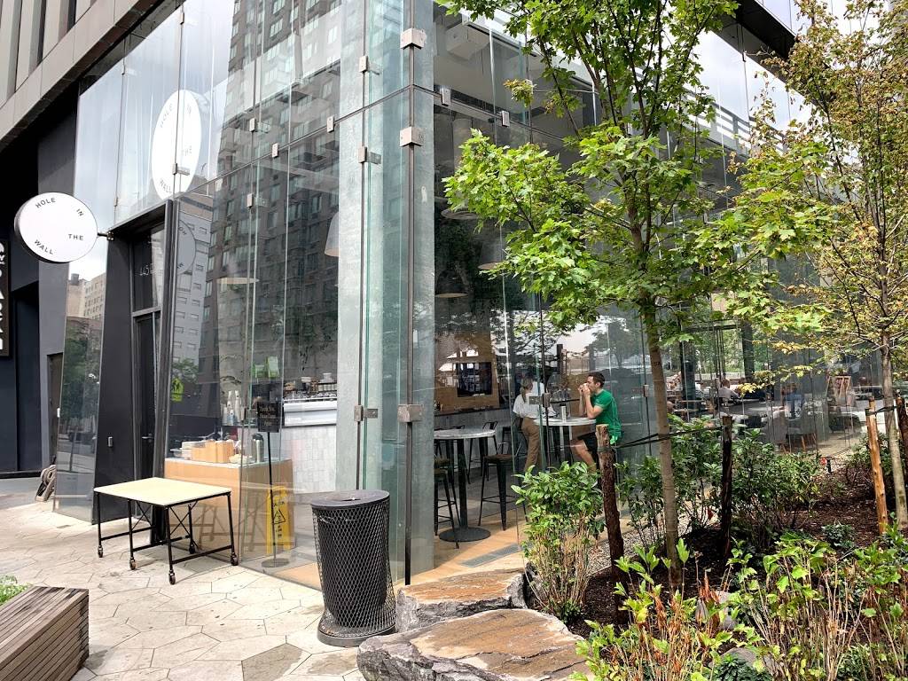 Hole In The Wall | restaurant | 445 E 35th St, New York, NY 10016, USA | 6467558151 OR +1 646-755-8151