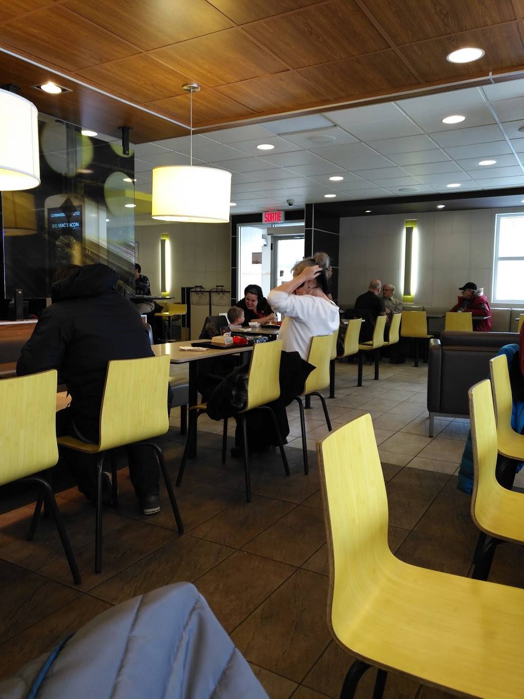 McDonalds | cafe | 193 Rue Fusey, Trois-Rivières, QC G8T 2W1, Canada | 8193738200 OR +1 819-373-8200