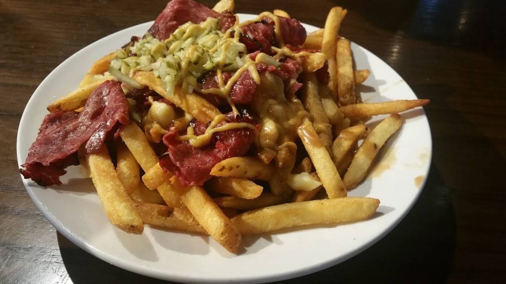 Tap & Pour | restaurant | Mississauga, ON L4W 1S9, Canada | 4167762658 OR +1 416-776-2658