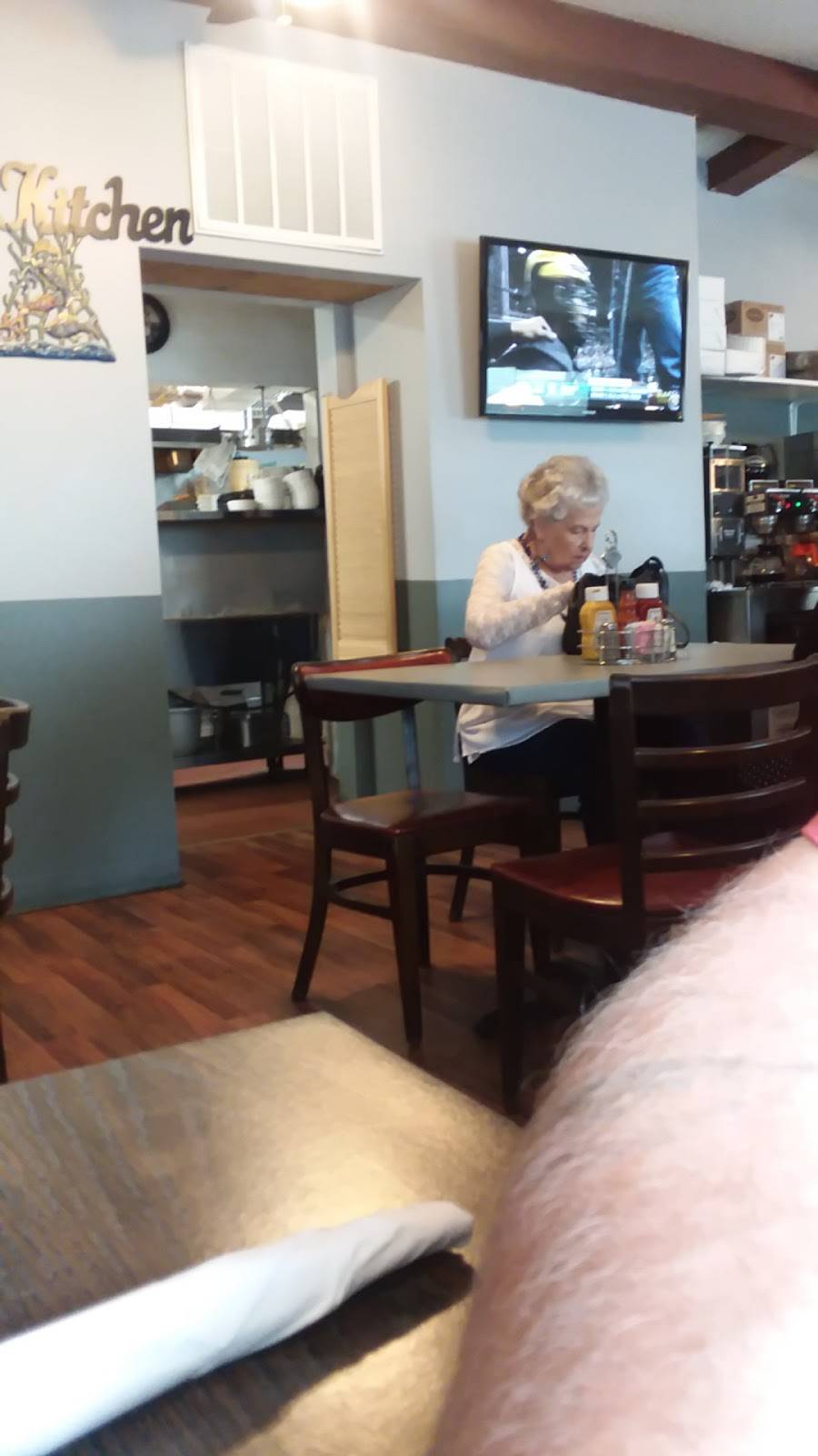 Anchor Grille | restaurant | 501 E Franklin Ave, Sesser, IL 62884, USA | 6186257100 OR +1 618-625-7100