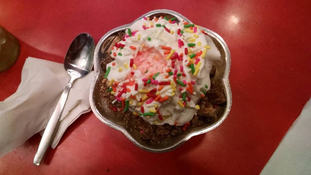 Friendlys | restaurant | 3125 Market St, Camp Hill, PA 17011, USA | 7179759611 OR +1 717-975-9611