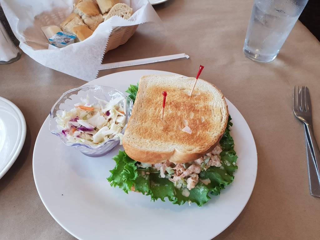 Sandpiper Grille | restaurant | 1702 S Pebble Beach Blvd, Sun City Center, FL 33573, USA | 8136347900 OR +1 813-634-7900