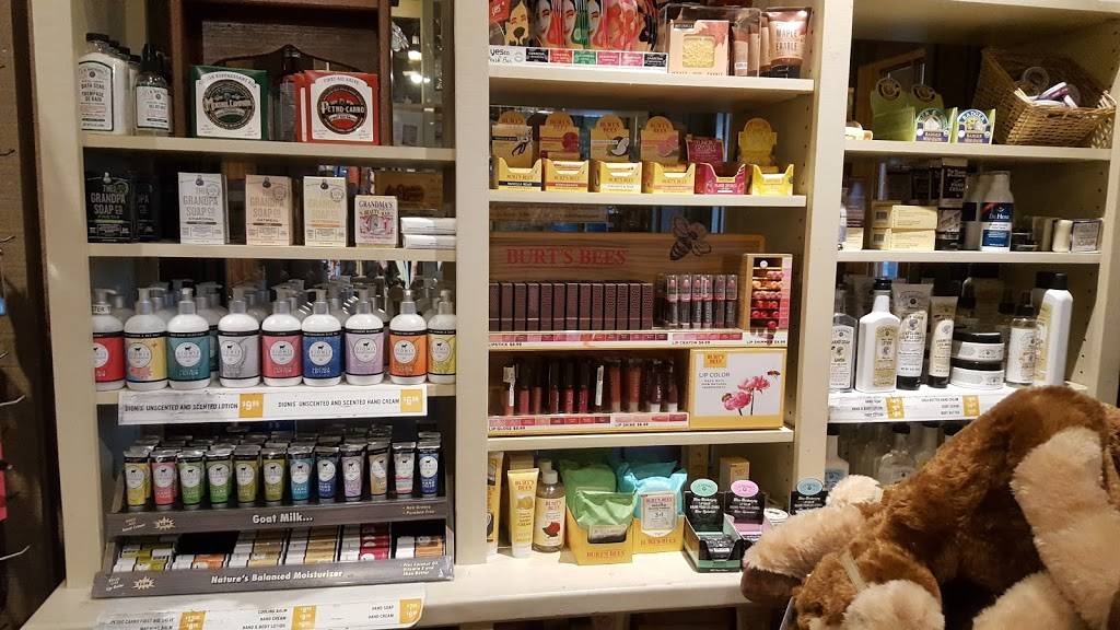 Cracker Barrel Old Country Store | restaurant | 3375 Lackey St, Lumberton, NC 28360, USA | 9107381481 OR +1 910-738-1481