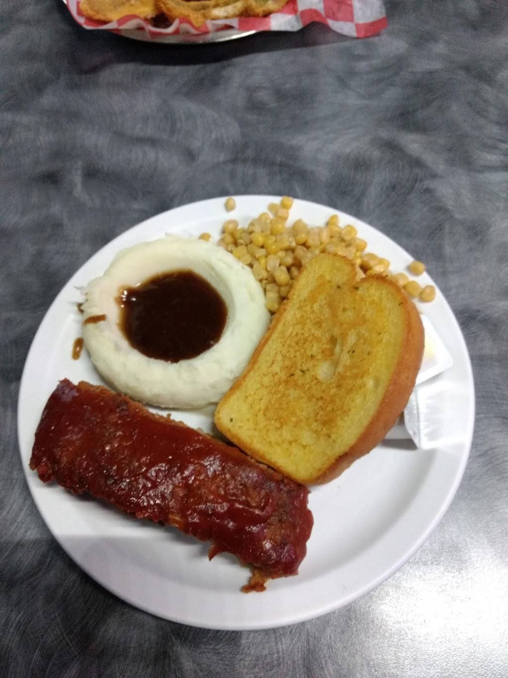 Bunker Hill Chill and Grill | restaurant | 4203 30th Street, Dorr, MI 49323, USA | 6168968103 OR +1 616-896-8103