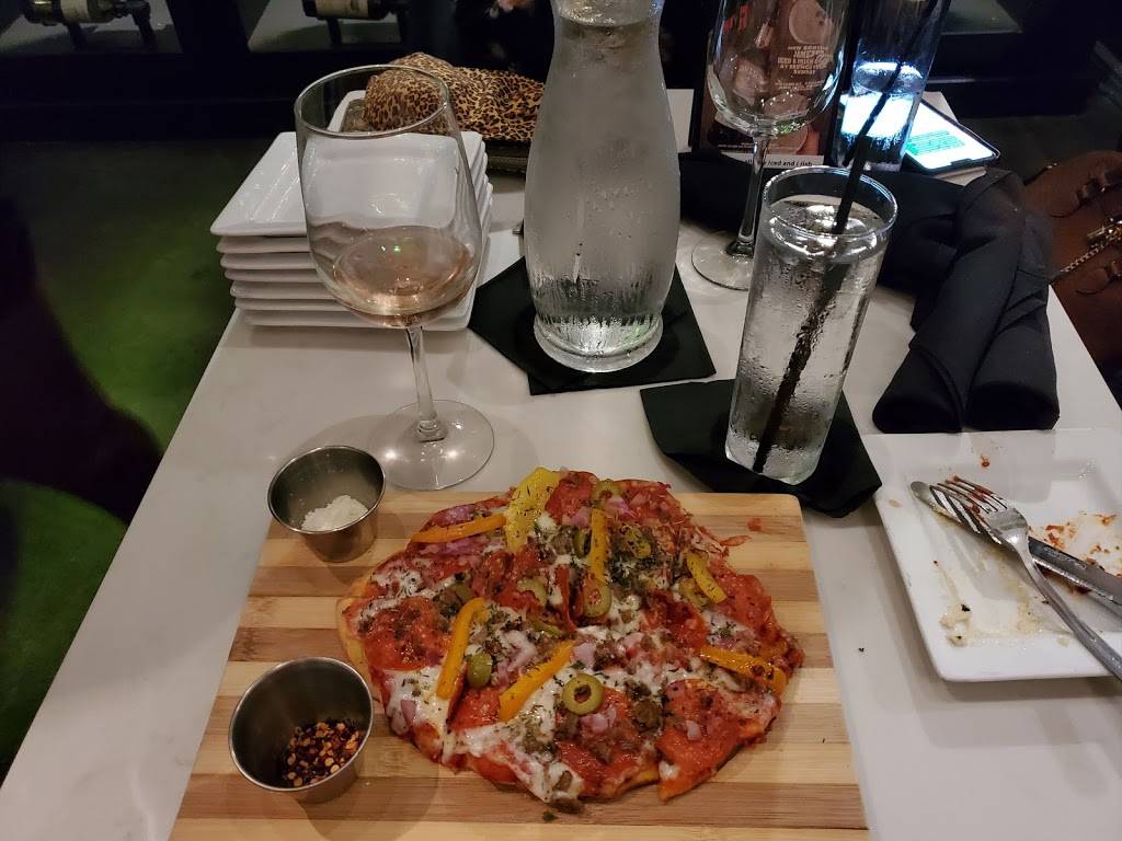 Trez Art and Wine Bar | restaurant | 920 Studemont St Suite #150, Houston, TX 77007, USA | 2815011788 OR +1 281-501-1788