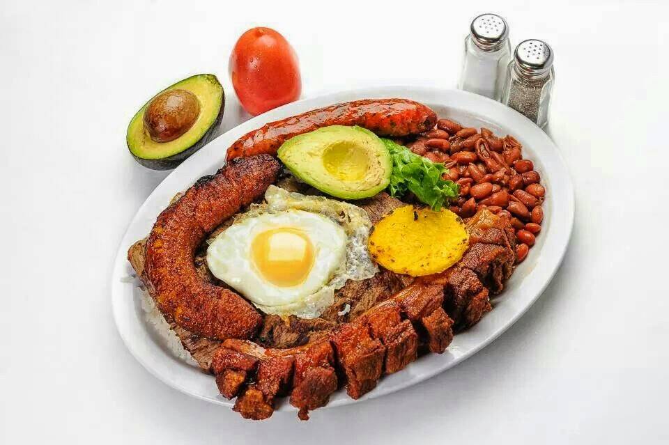 Ricos Chicken | restaurant | 74-27 Metropolitan Ave, Middle Village, NY 11379, USA | 7188061705 OR +1 718-806-1705