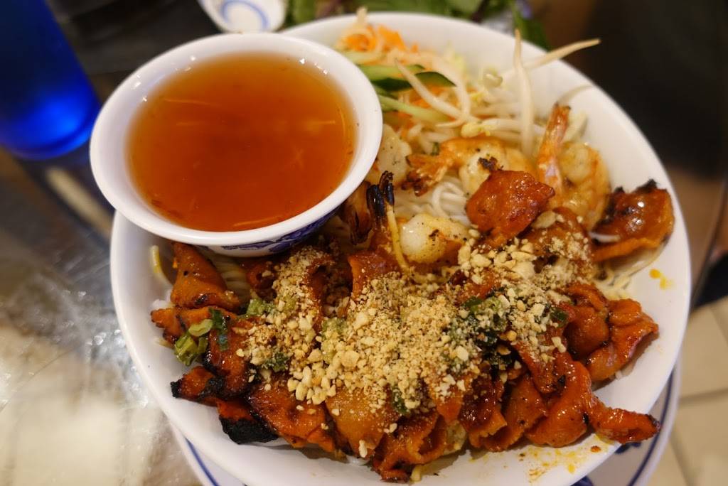 PHO & Co | restaurant | 890 Kamokila Blvd #104, Kapolei, HI 96707, USA | 8086929833 OR +1 808-692-9833