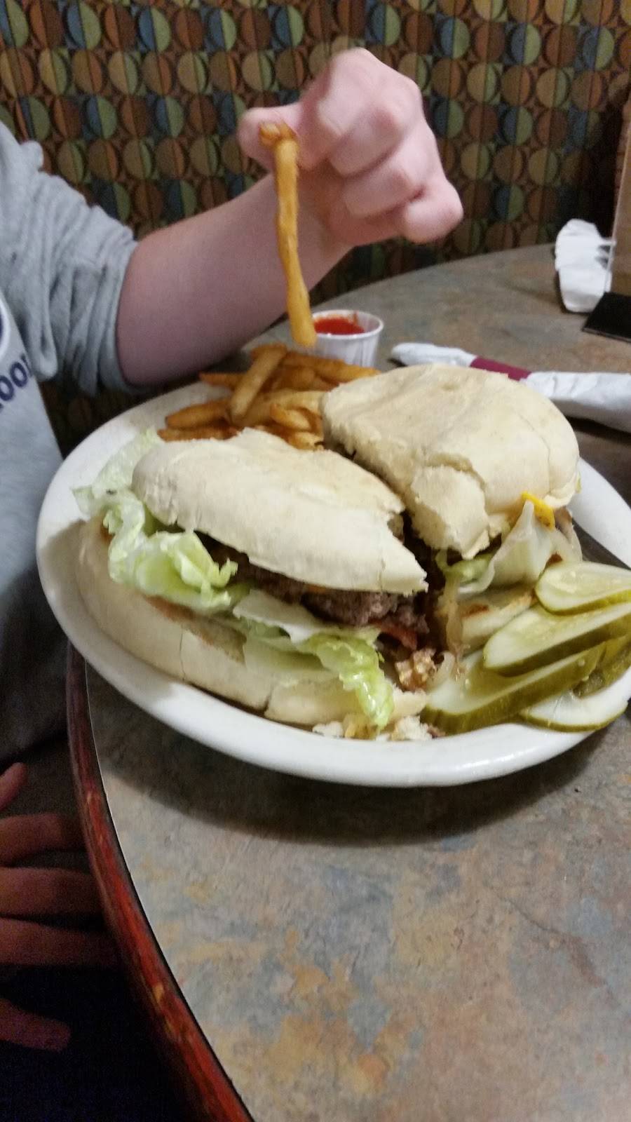 Sheffields Restaurant | restaurant | 1027 Sheffield Ave, Dyer, IN 46311, USA | 2193225808 OR +1 219-322-5808