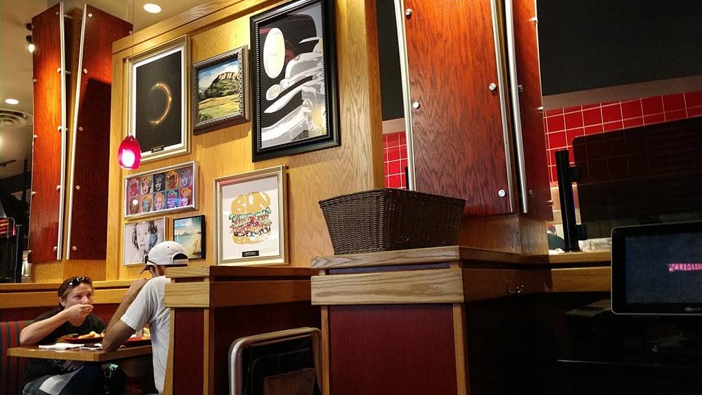 Red Robin Gourmet Burgers and Brews | restaurant | 450 Brandon Town Center Dr, Brandon, FL 33511, USA | 8136844629 OR +1 813-684-4629