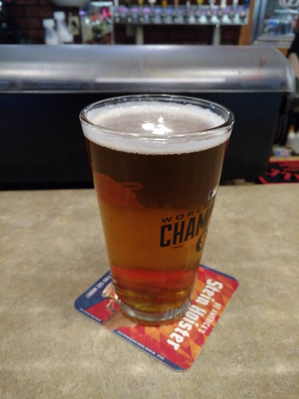 Rookies Sports Bar & Grill | restaurant | 1251 E Yosemite Ave, Manteca, CA 95336, USA | 2098242889 OR +1 209-824-2889