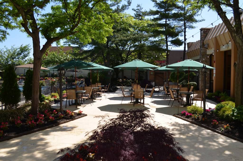 Holiday Inn Westbury - Long Island | restaurant | 369 Old Country Rd, Carle Place, NY 11514, USA | 5169975000 OR +1 516-997-5000