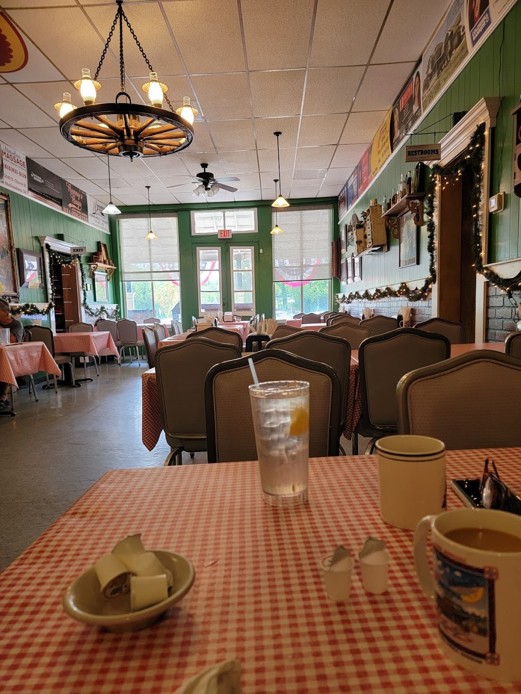 Bell Buckle Cafe | restaurant | 16 Railroad Sq E, TN-269, Bell Buckle, TN 37020, USA | 9313899693 OR +1 931-389-9693