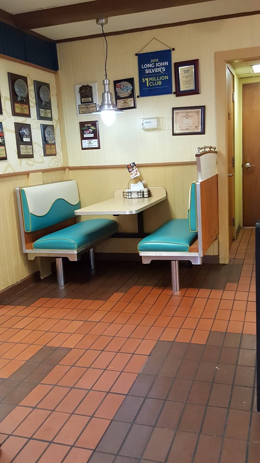 Long John Silvers | restaurant | 4420 16th St, Moline, IL 61265, USA | 3097642234 OR +1 309-764-2234