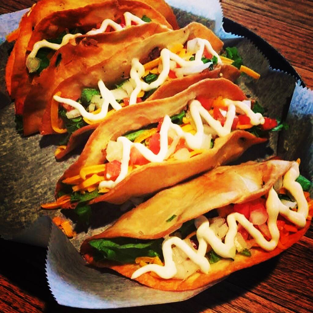 Es Tas Bar & Grill | restaurant | 216 Stanton Ave, Ames, IA 50014, USA | 5153371395 OR +1 515-337-1395