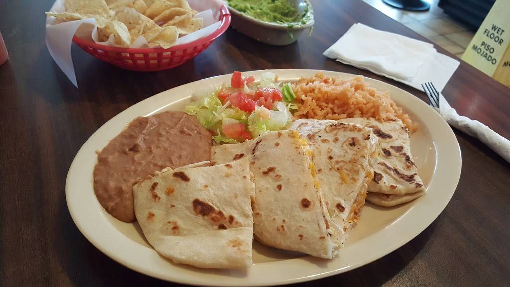 Zapatas Mexican Restaurant | restaurant | 1808 W 2nd St, Taylor, TX 76574, USA | 5123523995 OR +1 512-352-3995