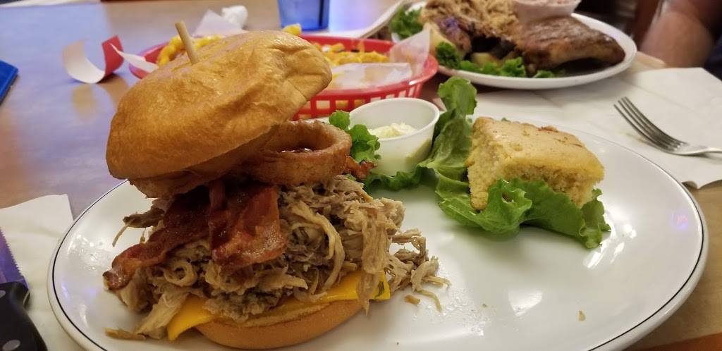 Fire & Ice Smokehouse & Crmry | restaurant | 104 W Railroad St, Marengo, IL 60152, USA | 8155687337 OR +1 815-568-7337