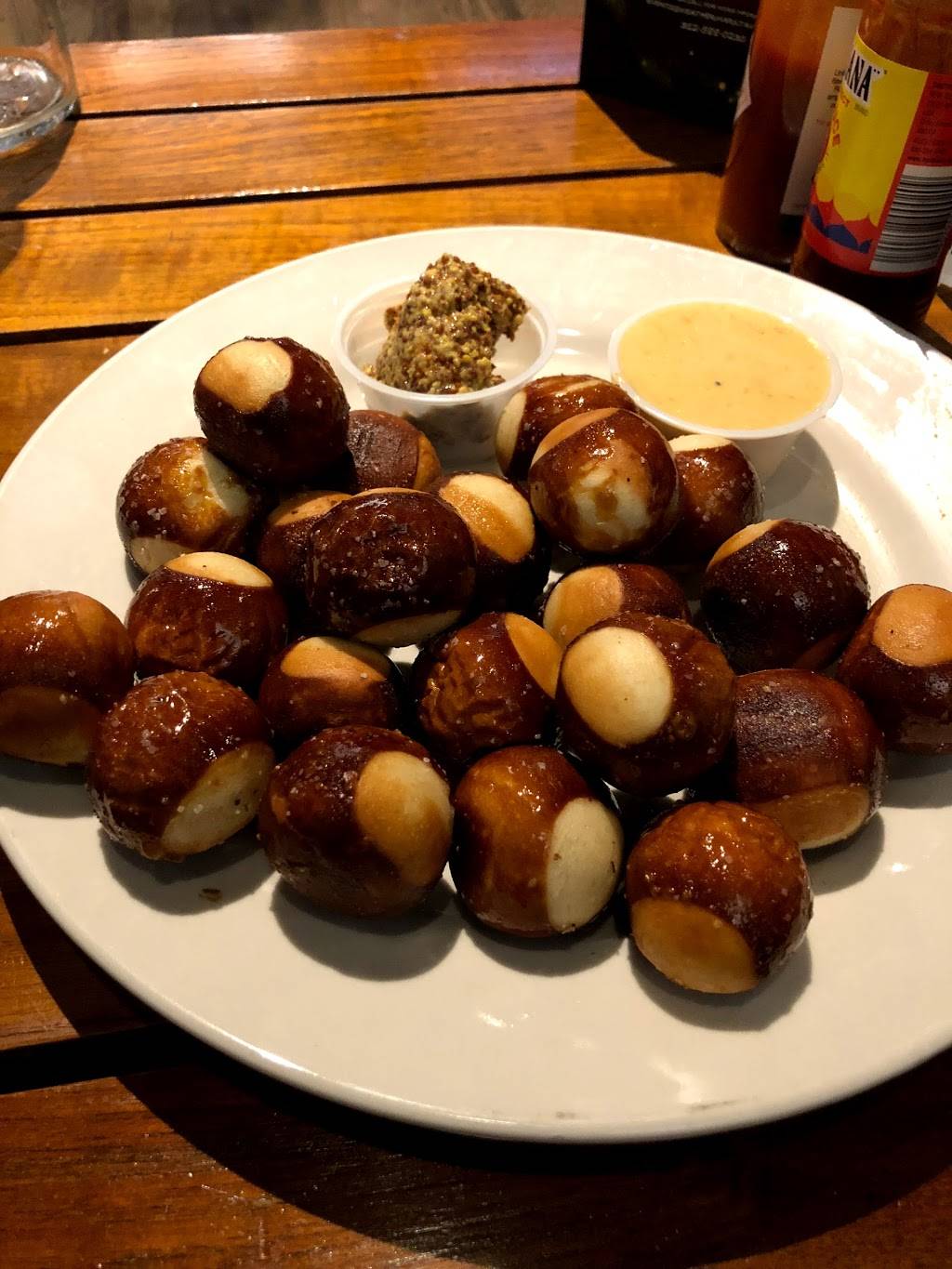 Weather Mark Tavern | restaurant | 1503 Michigan Avenue, Chicago, IL 60605, USA | 3125880230 OR +1 312-588-0230