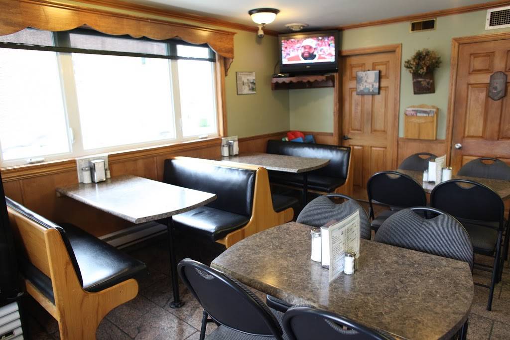 Restaurant Chez Loulou | restaurant | 4783 Rue Laval, Lac-Mégantic, QC G6B 1C8, Canada | 8195830277 OR +1 819-583-0277