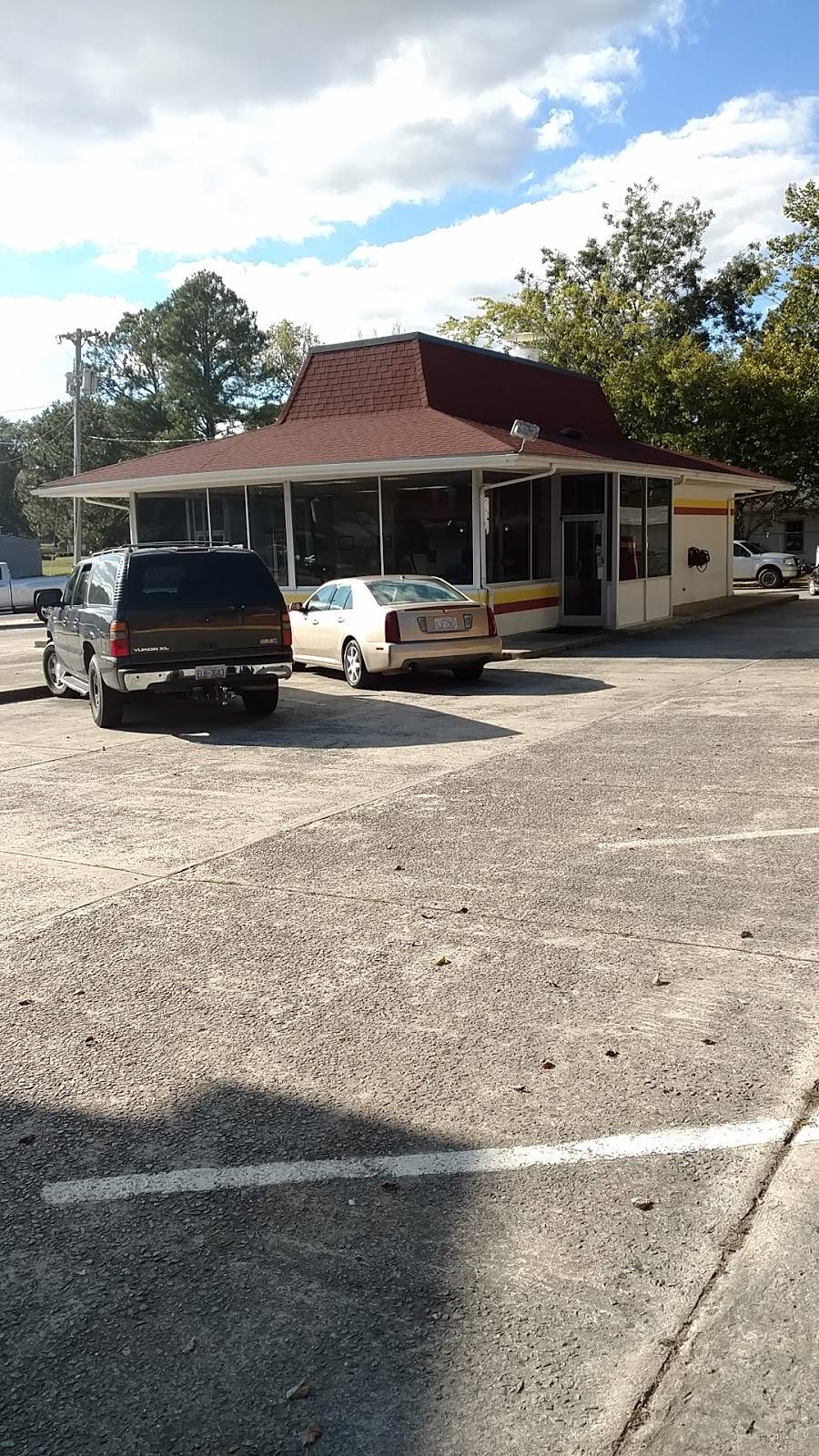 Little Golden Skillet | restaurant | 103 W Granville St, Windsor, NC 27983, USA | 2527943468 OR +1 252-794-3468