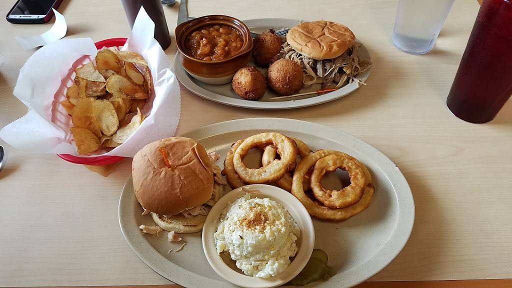 Leftys Barbeque | restaurant | 2565 Genesis Rd, Crossville, TN 38571, USA | 9314844205 OR +1 931-484-4205