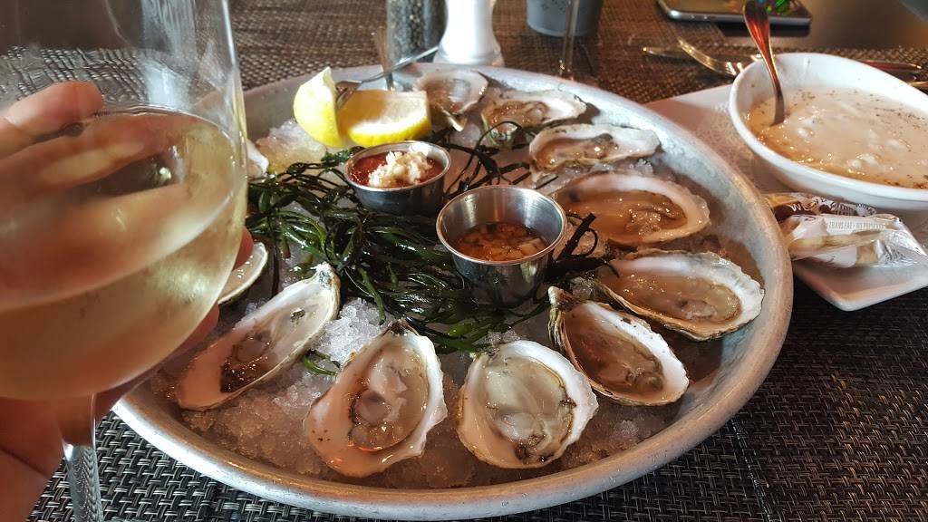 The Naked Oyster Bistro & Raw Bar | restaurant | 410 Main St, Hyannis, MA 02601, USA | 5087786500 OR +1 508-778-6500