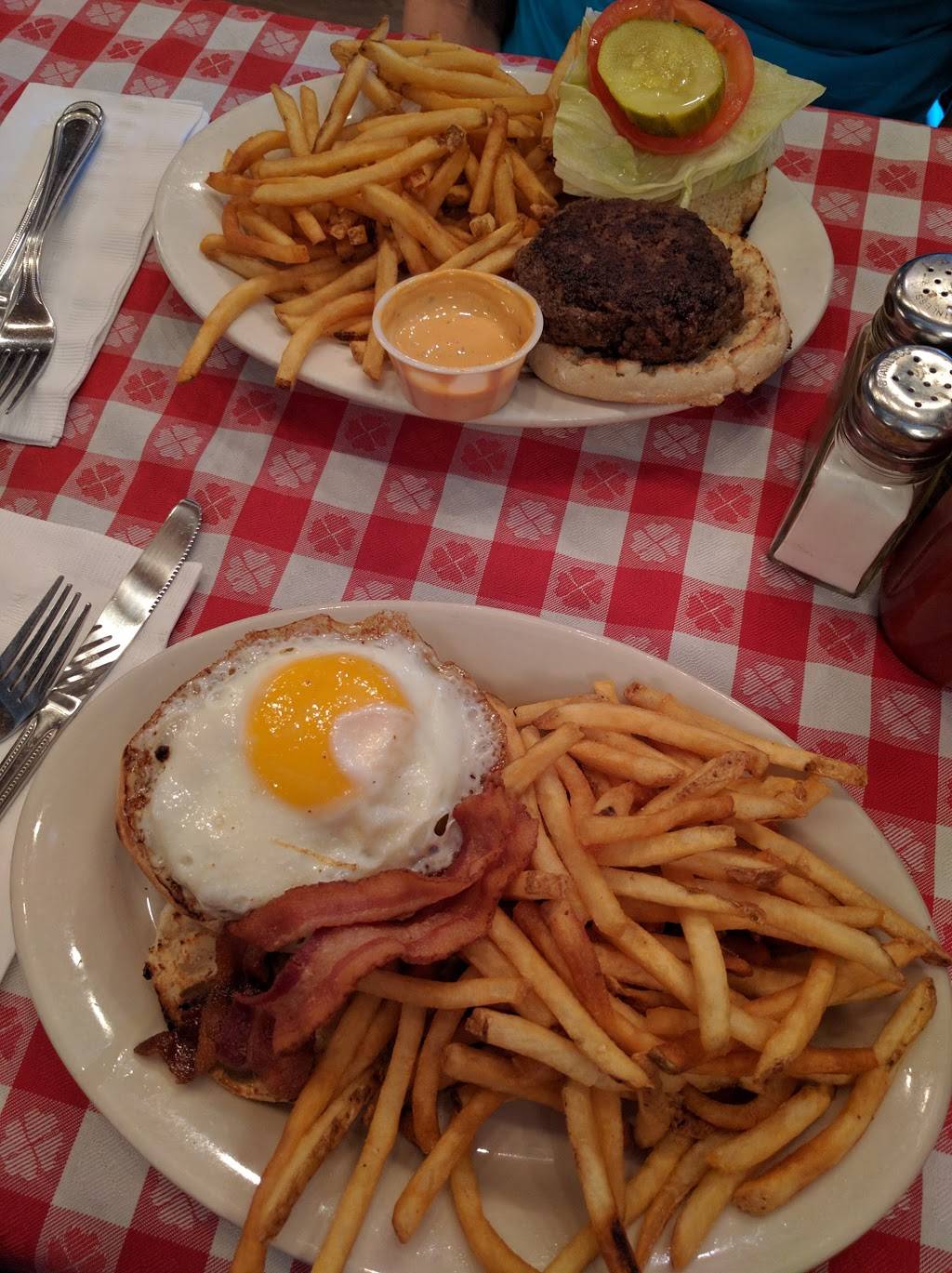 Petes Park Place Tavern | restaurant | 18-20 Park Pl, Bronxville, NY 10708, USA | 9143379887 OR +1 914-337-9887