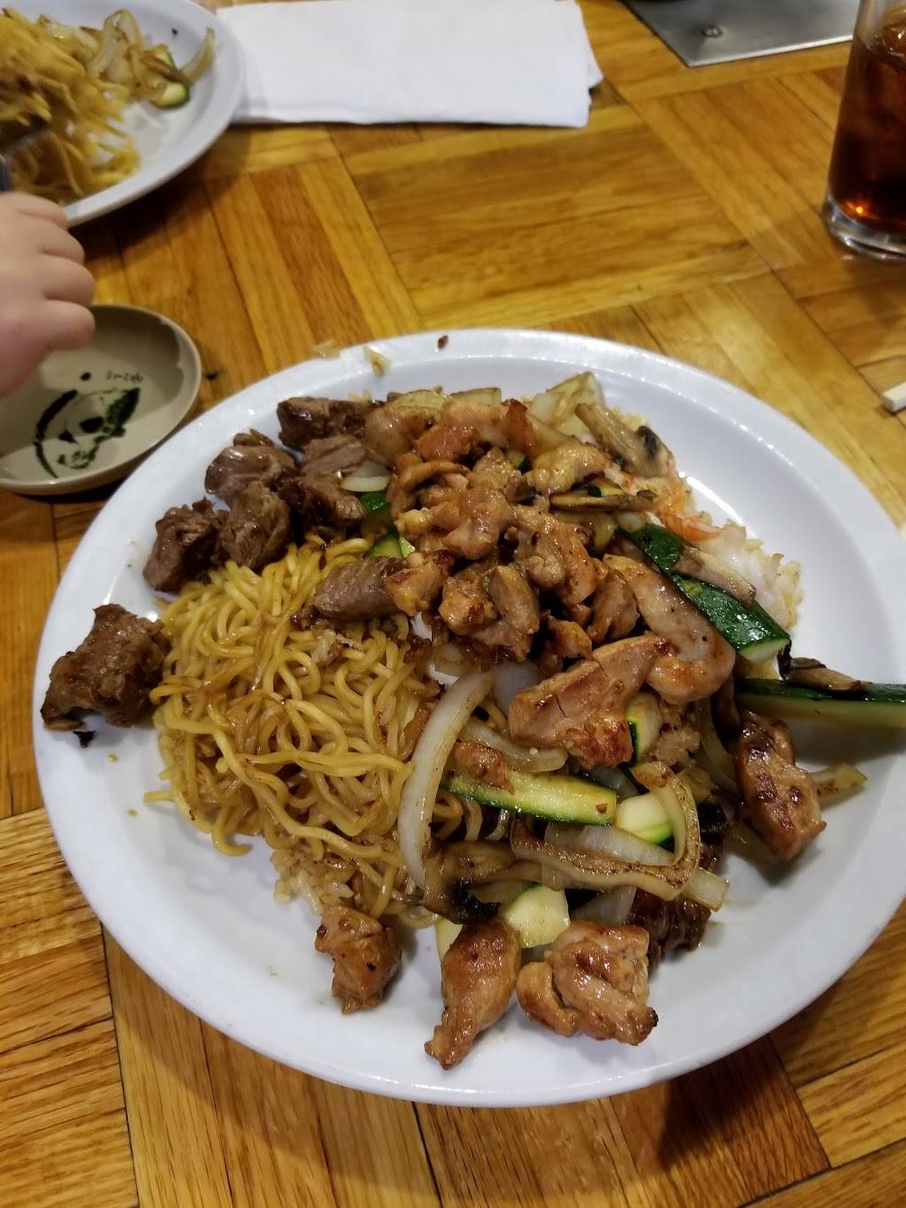 Fujis Grill & Sushi | restaurant | 305 SE Chkalov Dr # 105, Vancouver, WA 98683, USA | 3608964899 OR +1 360-896-4899