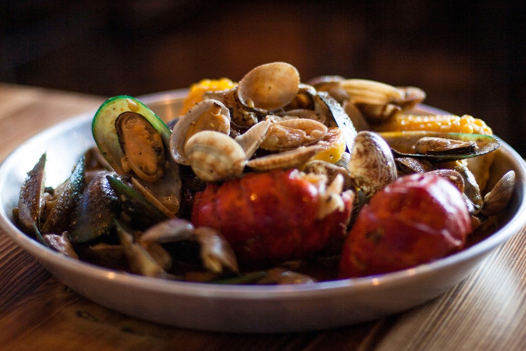 Hook & Reel Seafood & Bar | restaurant | 2430 Market St NE, Washington, DC 20018, USA | 2025255581 OR +1 202-525-5581