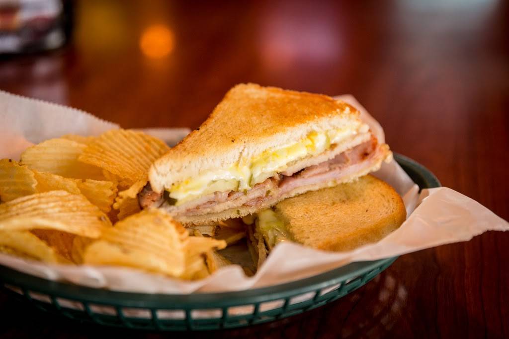 Cheeks Bar & Grill | restaurant | 1206 Towanda Ave #6, Bloomington, IL 61701, USA | 3098293655 OR +1 309-829-3655