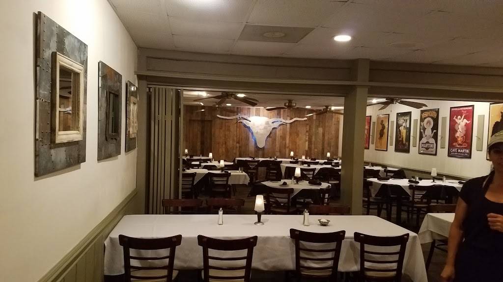 Beefeaters | restaurant | 672 SW Broad St, Southern Pines, NC 28387, USA | 9106925550 OR +1 910-692-5550