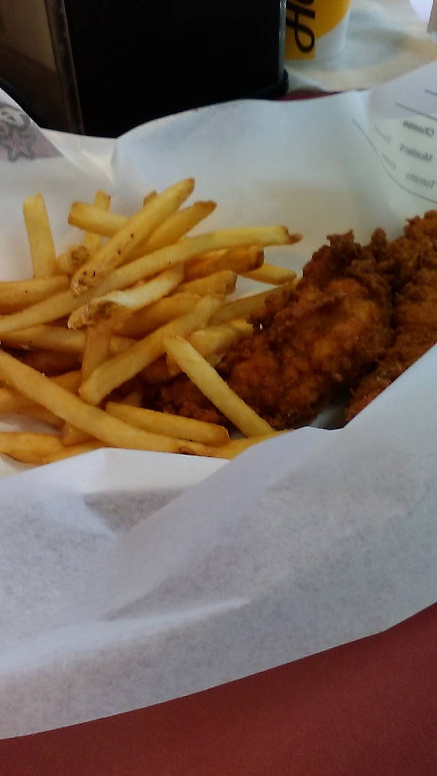 Hardees Red Burrito | restaurant | 501 Church Hill Rd, Centreville, MD 21617, USA | 4107583126 OR +1 410-758-3126